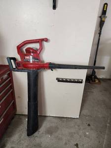 lot 492 image: Toro Rake and Vac Electric Leaf Blower with Bag Model 51574 (Powers On)