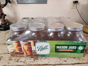 lot 504 image: Ball Wide Mouth Mason Jars 32oz Quart Size - 11 Pack