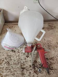 lot 509 image: Central Pneumatic Texture Spray Gun 25-90 PSI with 1.5 Gallon Hopper