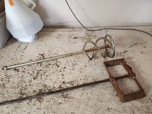 lot 511 image: 5 Gallon Paint Mixer Paddles