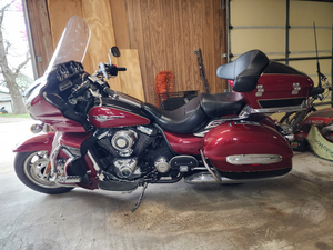 lot 3 image: 2010 Kawasaki Vulcan 1700 Voyager Touring Motorcycle