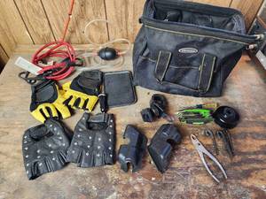 lot 542 image: Voyager Tool Bag with Automotive Service Kit and Gloves