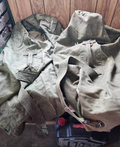 lot 552 image: Military Canvas Duffle Bags