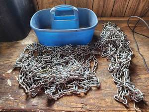 lot 555 image: 54in x 16in 2ct. Tire Chains