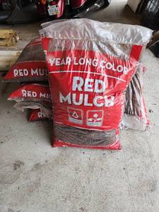 lot 572 image: Year Long Color Red Mulch 2 CF Bags 8ct