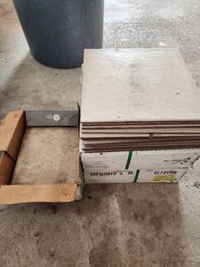 lot 576 image: Emser Baja Ceramic Floor Tiles - 2 Full Boxes and Smaller Pieces