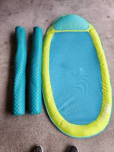 lot 580 image: Pool Float Mesh Lounger with Noodles - Turquoise and Yellow