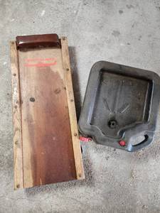 lot 581 image: Western Auto Mechanics Creeper and Oil Drain Pan Set