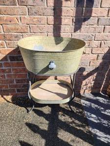 lot 901 image: Metal Beverage Tub with Stand and Bottom Tray