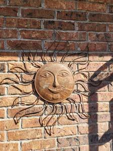 lot 903 image: Metal Sun Face Wall Art Decoration