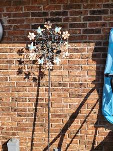 lot 908 image: Large Metal Wind Spinner