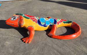 lot 921 image: Hand-Painted Mexican Talavera Ceramic Lizard 16in.