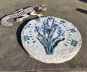 lot 924 image: Decorative Garden Sundial 12in. and Metal Gecko 12in.