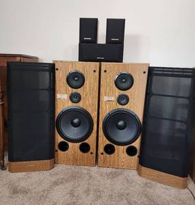 lot 19 image: Pioneer CS-R590 3-Way Speaker System with Pioneer Surround Speakers