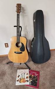 lot 21 image: Alvarez 5220 Acoustic Guitar with Hard Case and Instruction Books