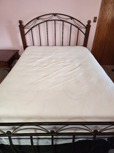 lot 28 image: Queen Size Bed Set - Serta Perfect Sleeper Mattress and Boxspring, Metal and Wood HeadboardFootboardRailsWater Resistant Mattress Pad