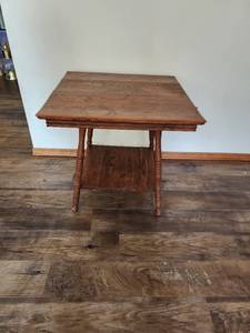 lot 297 image: Antique Oak Side Table with Turned Legs and Lower Shelf- Leg needs fixed- See pics