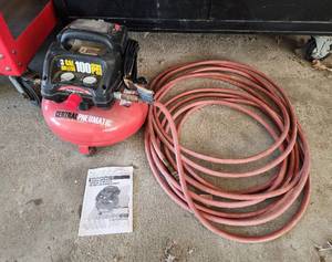 lot 588 image: Central Pneumatic 3 Gallon 100 PSI Oilless Air Compressor with Hose (works)