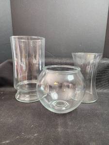 lot 710 image: Clear Glass Vase and Bowl Set - 3 Piece Collection