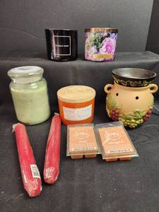 lot 712 image: Fragrant Candle Collection - New or Lightly Used