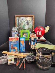lot 716 image: Large Miscellaneous Lot