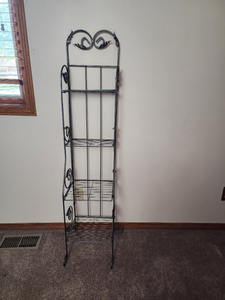 lot 735 image: Metal Decorative 4-Tier Standing Shelf Unit with Scrollwork