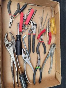 lot 739 image: Mixed Hand Tool Lot - Pliers, Screwdrivers & Wrenches