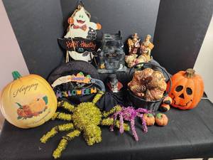 lot 745 image: Halloween and Harvest Decoration Collection