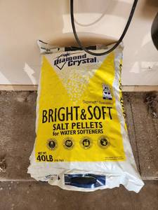 lot 751 image: 5 Diamond Crystal Bright & Soft Water Softener Salt Pellets 40lb Bags