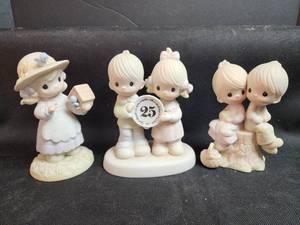 lot 182 image: Precious Moments Figurine Collection