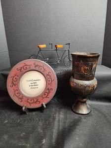 lot 187 image: Decorative Home Accent Collection - Family Plate, Carved Vase, Metal Bicycle