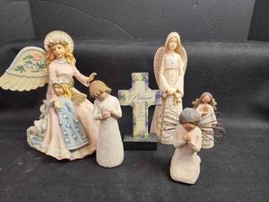 lot 195 image: Religious Figurine Collection - Angels and Cross