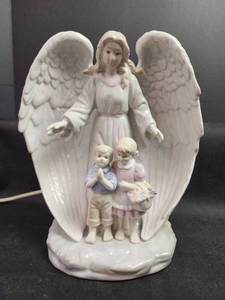 lot 202 image: Guardian Angel with Children Porcelain Night Light Lamp