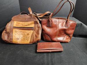 lot 224 image: Leather Handbag Set - Tooled Floral Purse, Fossil Purse & Wallet