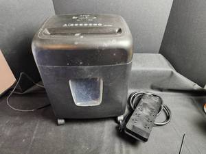 lot 232 image: 10-Sheet Cross Cut Paper Shredder Model C206-A with Power Strip