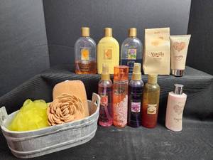 lot 233 image: Bath and Body Collection Set