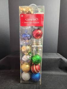 lot 281 image: Holiday Home 60-Count Shatterproof Christmas Ornaments Set