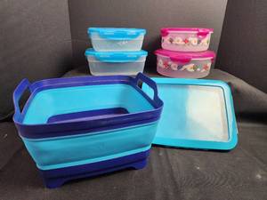 lot 71 image: Food Storage Container Set w Recipe Protector