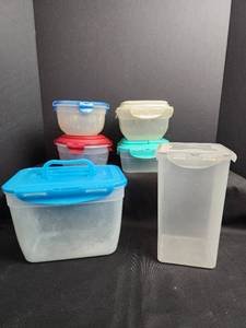 lot 77 image: Plastic Food Storage Containers