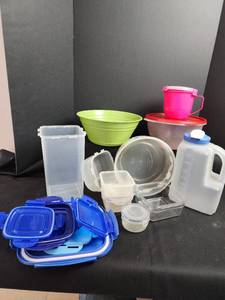 lot 78 image: Mixed Food Storage Containers and Lids