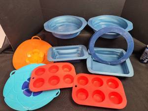 lot 99 image: Silicone Bakeware Set with Muffin Pans and Baking Dishes