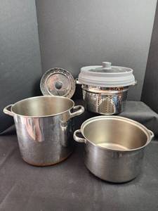 lot 110 image: Stock Pots with Lid and Strainer