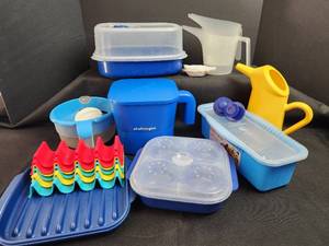 lot 112 image: Chefologist Kitchen Microwave Cookware, Taco Holders, Microwave Bacon Pan and More