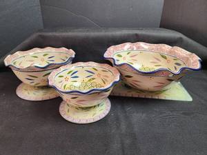 lot 128 image: Temp-tations Old World 3.5 QT Floral Pattern Pedestal Bowls Set