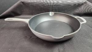 lot 141 image: 13 in. Enamel Cast Iron Skillet with Helper Handle