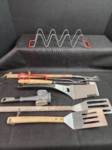 lot 155 image: BBQ Grill Tool Set with Spatulas, Tongs and Rack