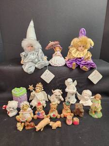 lot 173 image: Decorative Figurine Collection - Clowns, Angels, Bears and Miniatures