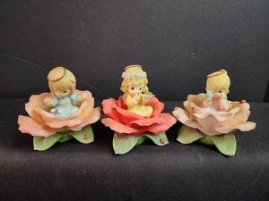 lot 176 image: Expressive Blossoms Rose Garden Figurines