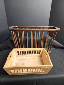 lot 792 image: Wooden Magazine Rack and Pine Serving Tray Set