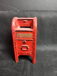 lot 795 image: Santa & Co U.S. Mail Cast Iron Miniature Mailbox Bank